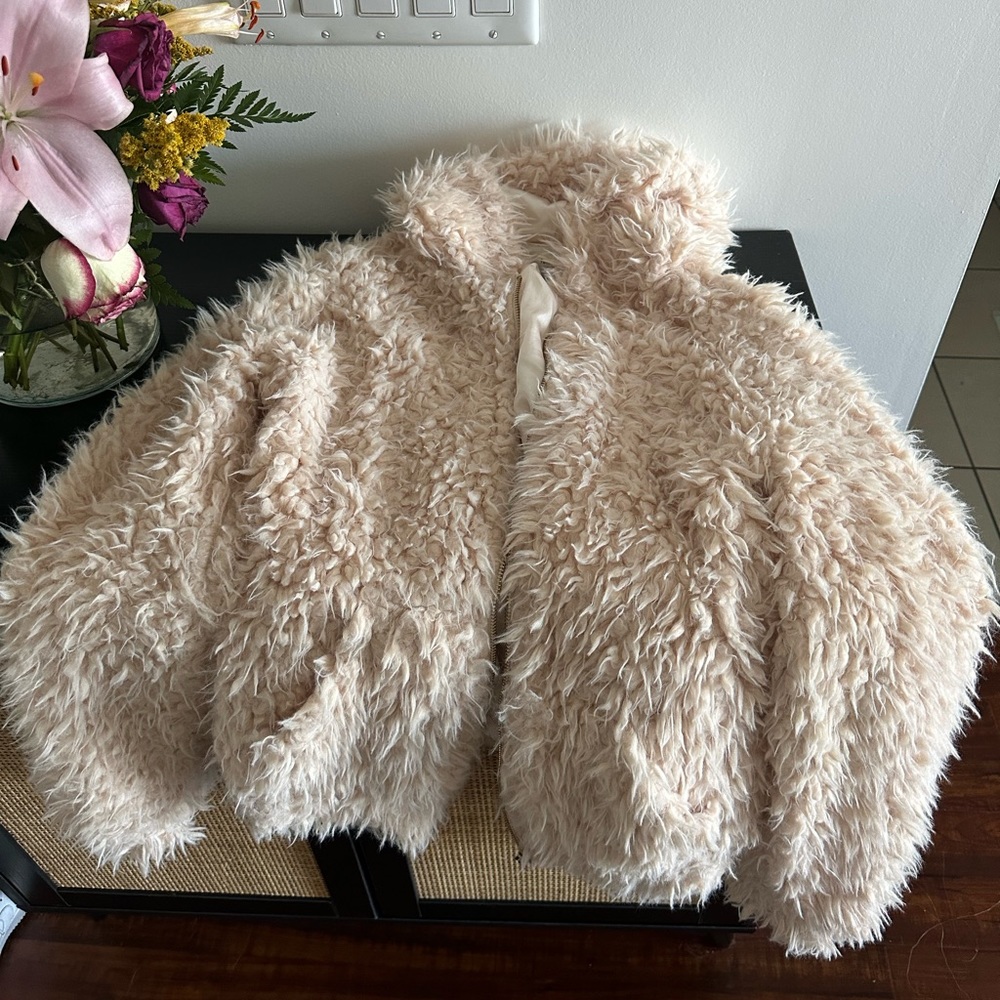 Cozy Forever 21 Fuax Fur Coat Size small
